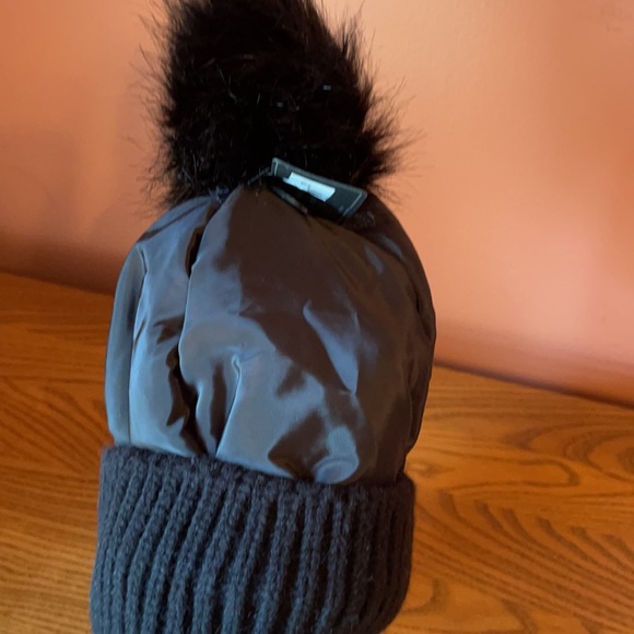 CG New York Black Beanie. One Size - Picture 2 of 4